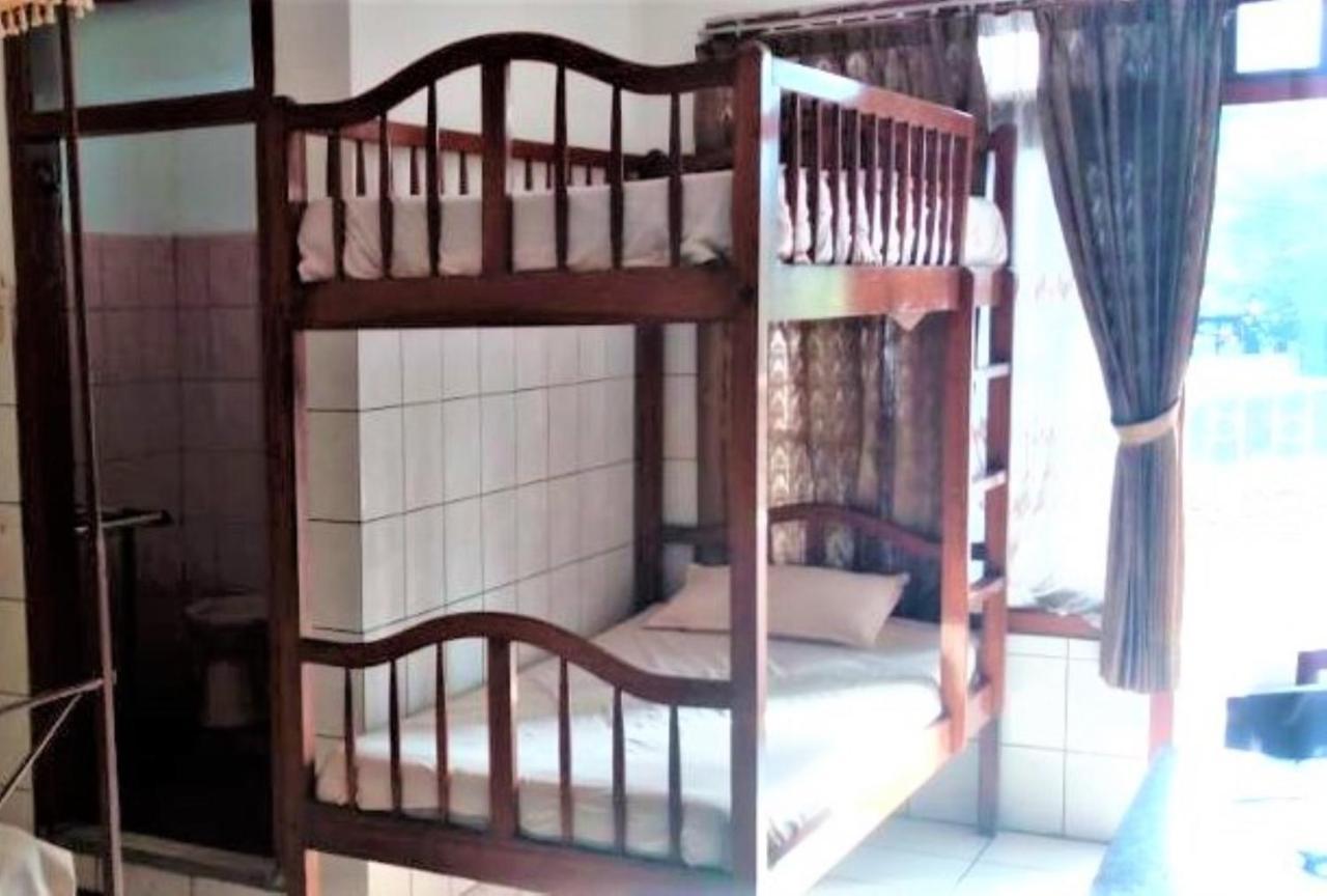 Wisma & Kantin Amanda Mojokerto Extérieur photo